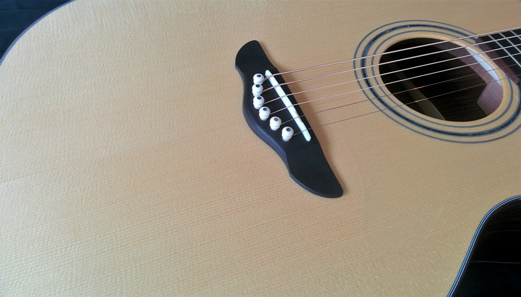 Cutaway Mini-Jumbo guitar